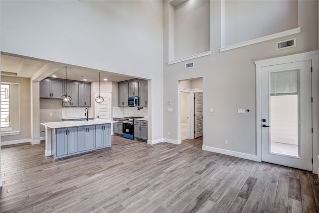 410 Larry, Irving, TX 75060