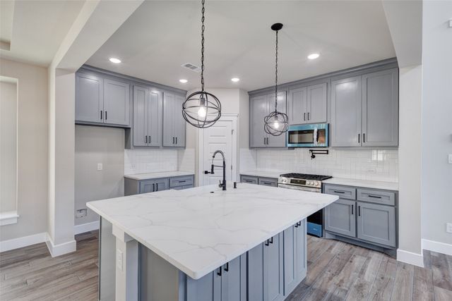 410 Larry, Irving, TX 75060