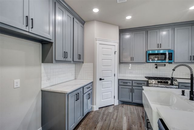 410 Larry, Irving, TX 75060