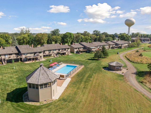 972 Rolling Greens Lane NW, Hutchinson, MN 55350