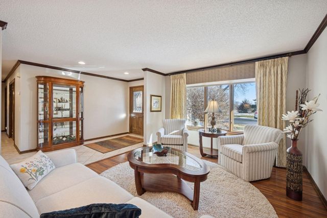 972 Rolling Greens Lane NW, Hutchinson, MN 55350