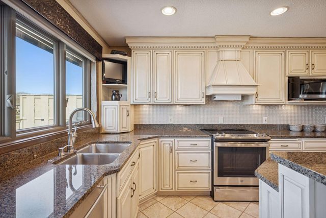 972 Rolling Greens Lane NW, Hutchinson, MN 55350