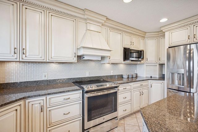 972 Rolling Greens Lane NW, Hutchinson, MN 55350