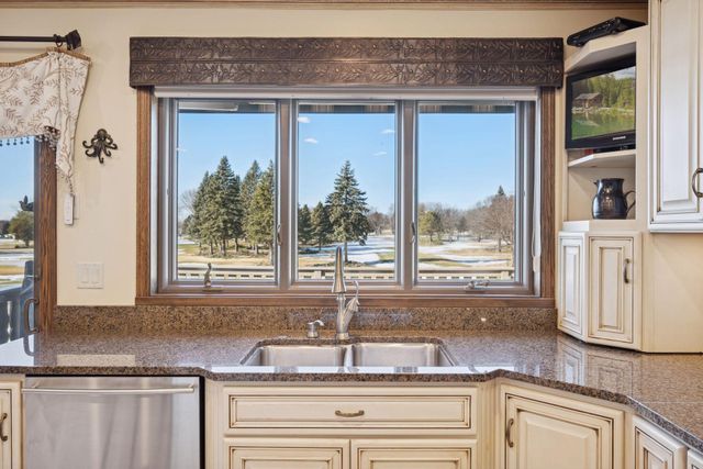 972 Rolling Greens Lane NW, Hutchinson, MN 55350