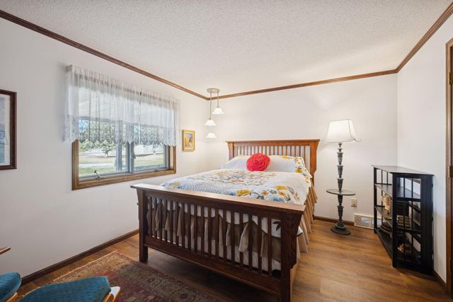 972 Rolling Greens Lane NW, Hutchinson, MN 55350