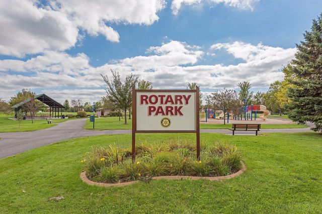 972 Rolling Greens Lane NW, Hutchinson, MN 55350