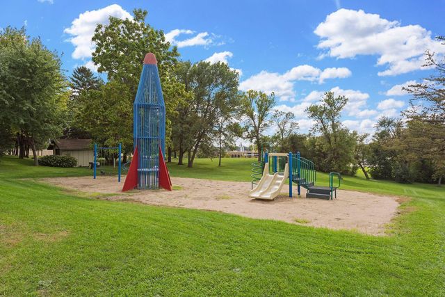 972 Rolling Greens Lane NW, Hutchinson, MN 55350