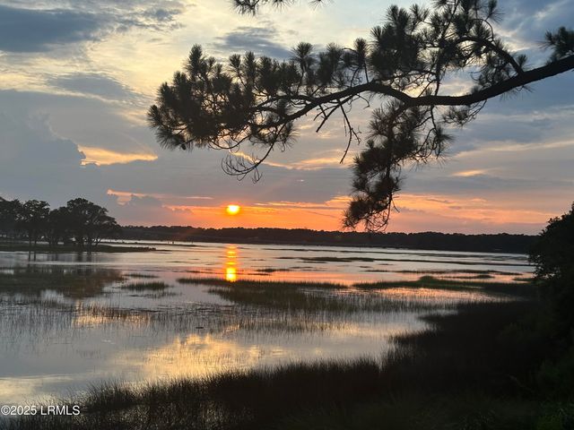 11 Foot Point Road, Hilton Head Island, SC 29928