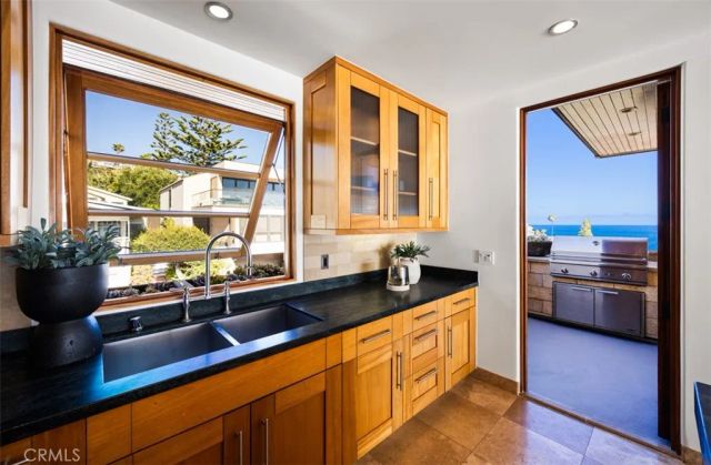 2615 Victoria, Laguna Beach, CA 92651
