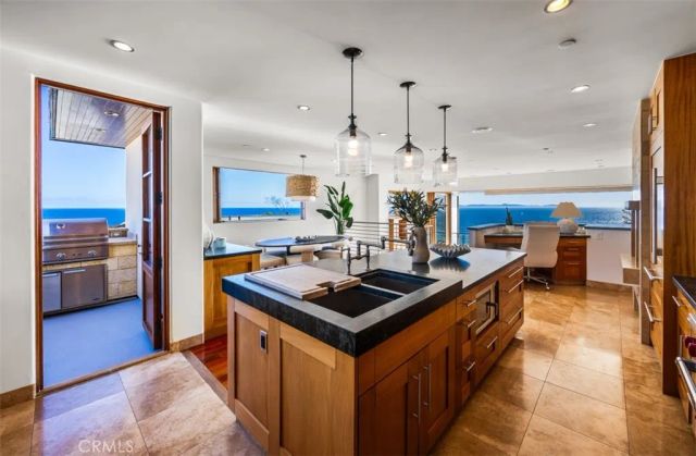 2615 Victoria, Laguna Beach, CA 92651
