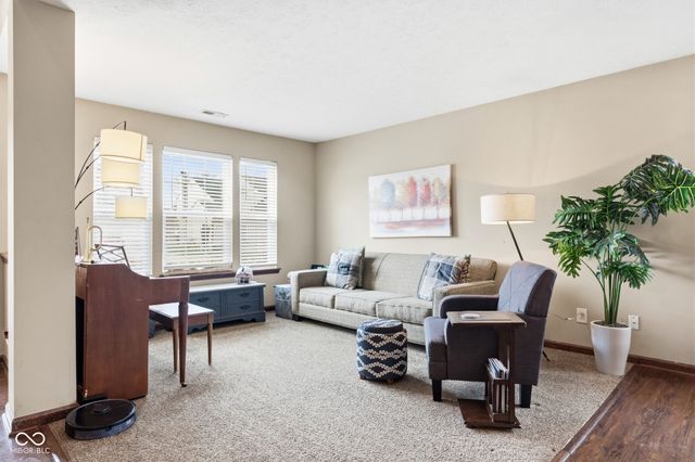 5850 Columbia Circle, Greenwood, IN 46142