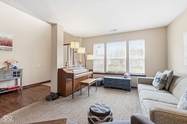 5850 Columbia Circle, Greenwood, IN 46142