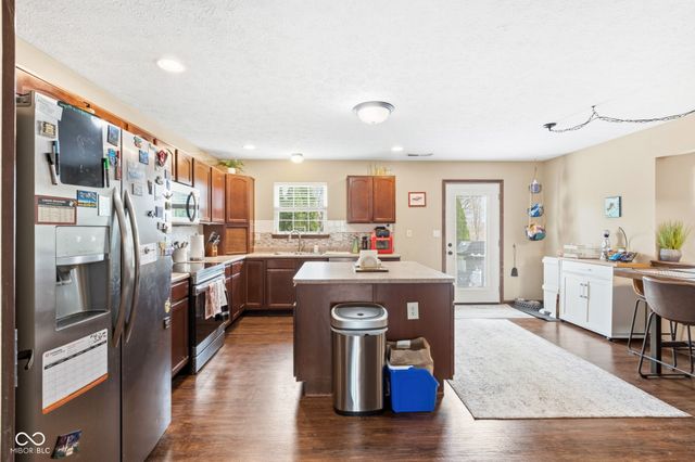 5850 Columbia Circle, Greenwood, IN 46142