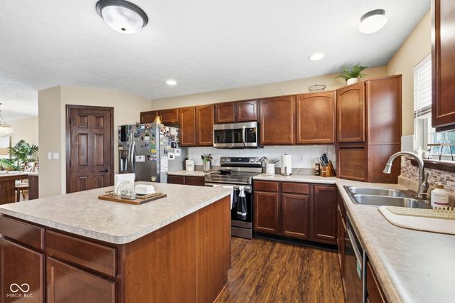 5850 Columbia Circle, Greenwood, IN 46142