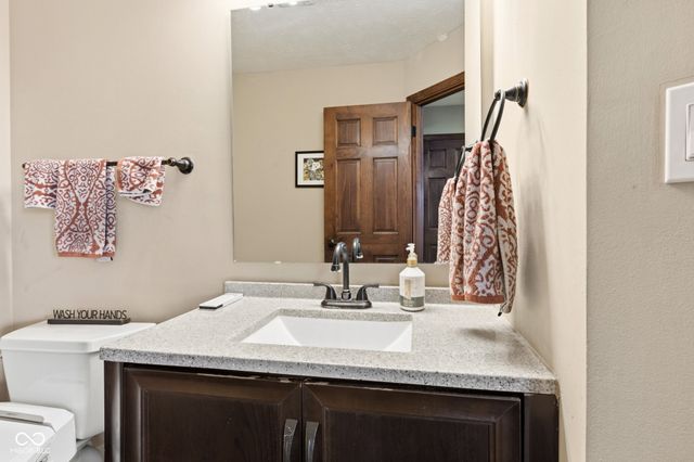 5850 Columbia Circle, Greenwood, IN 46142