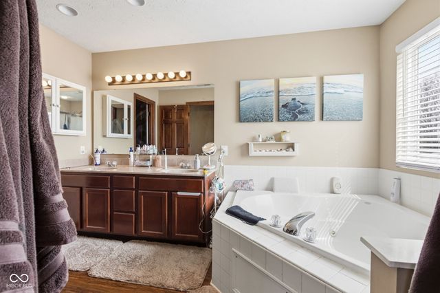 5850 Columbia Circle, Greenwood, IN 46142