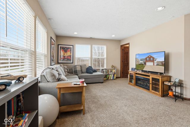 5850 Columbia Circle, Greenwood, IN 46142