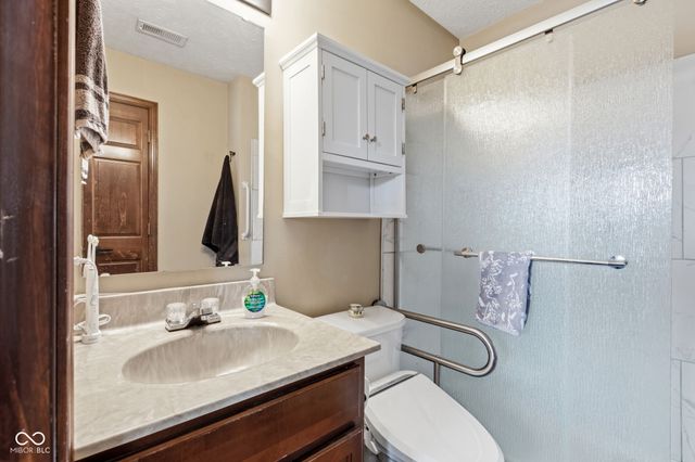 5850 Columbia Circle, Greenwood, IN 46142