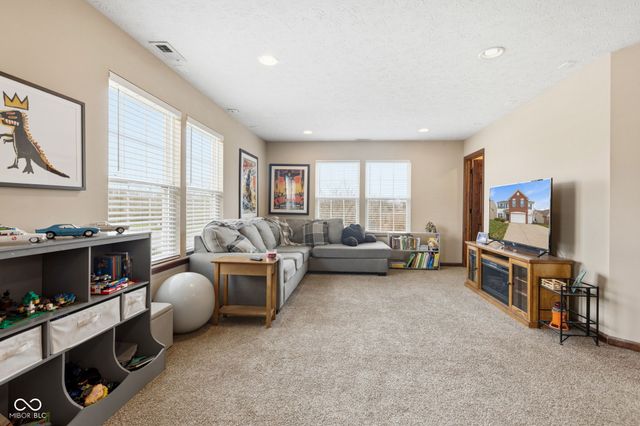 5850 Columbia Circle, Greenwood, IN 46142