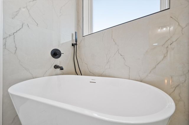 122 Yvonne Street, Red Oak, TX 75154