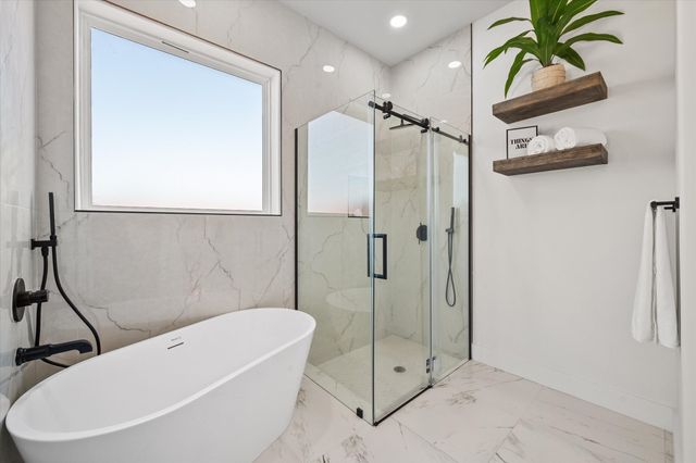 122 Yvonne Street, Red Oak, TX 75154