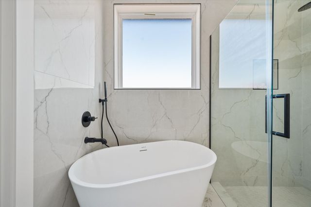 122 Yvonne Street, Red Oak, TX 75154