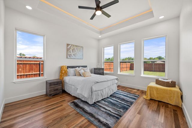 122 Yvonne Street, Red Oak, TX 75154