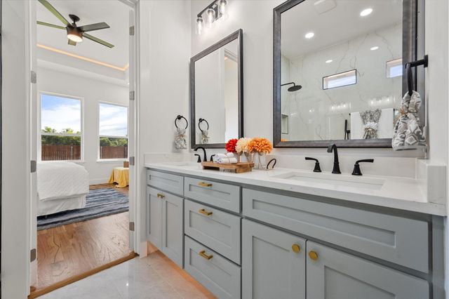 122 Yvonne Street, Red Oak, TX 75154