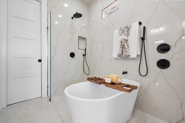 122 Yvonne Street, Red Oak, TX 75154