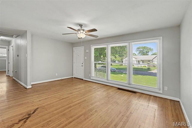 570 Saint Christina Lane, Florissant, MO 63031