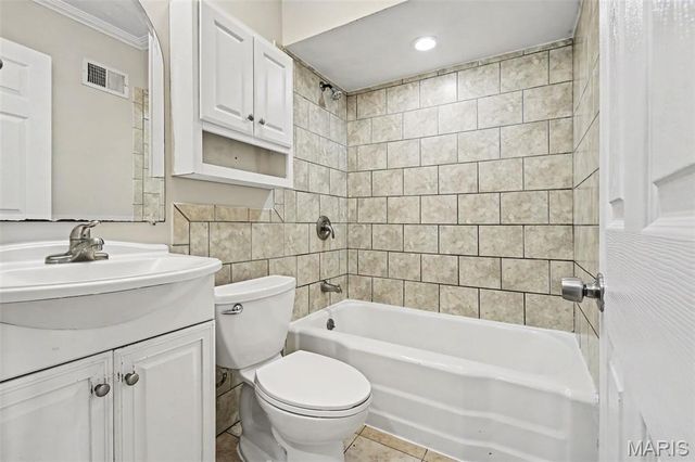 570 Saint Christina Lane, Florissant, MO 63031