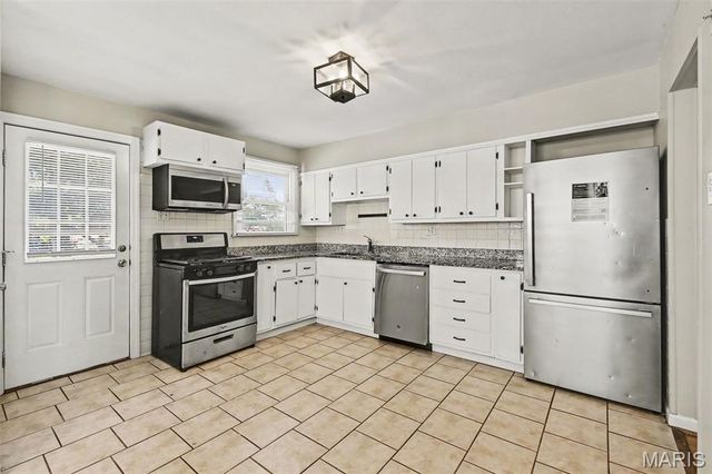 570 Saint Christina Lane, Florissant, MO 63031