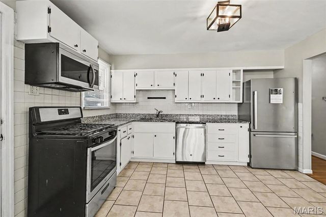 570 Saint Christina Lane, Florissant, MO 63031