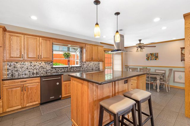 6965 Auburn Blvd, Citrus Heights, CA 95621