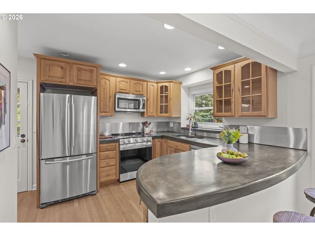 734 Se 69TH Ave, Portland, OR 97215