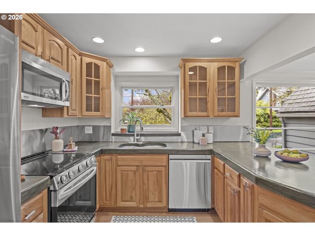 734 Se 69TH Ave, Portland, OR 97215