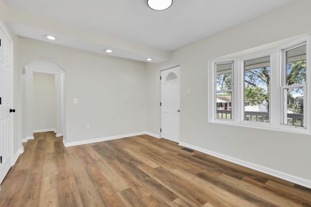 720 W Hubert Avenue, Lancaster, OH 43130