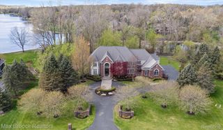 398 Shrewsbury Drive, Orion Charter Township, MI 48348