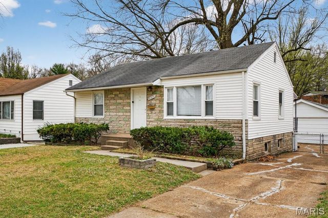 8576 Kathlyn Drive, St Louis, MO 63134