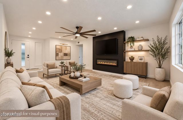 8925 W MEADOWBROOK Avenue, Phoenix, AZ 85037
