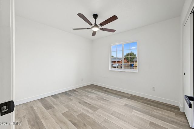 8925 W MEADOWBROOK Avenue, Phoenix, AZ 85037