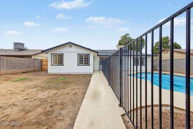 8925 W MEADOWBROOK Avenue, Phoenix, AZ 85037