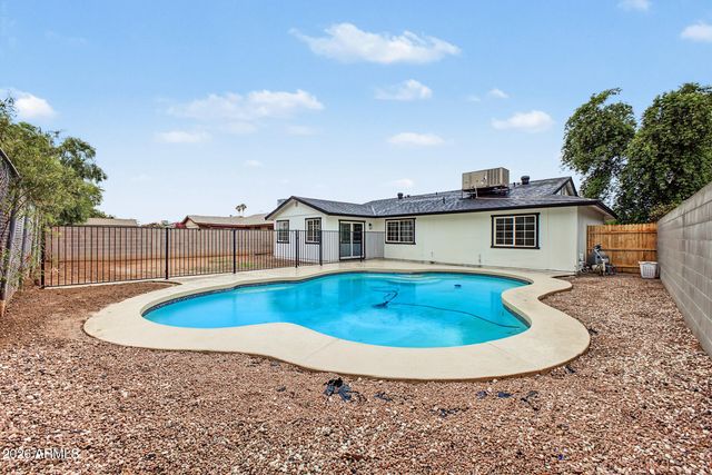 8925 W MEADOWBROOK Avenue, Phoenix, AZ 85037