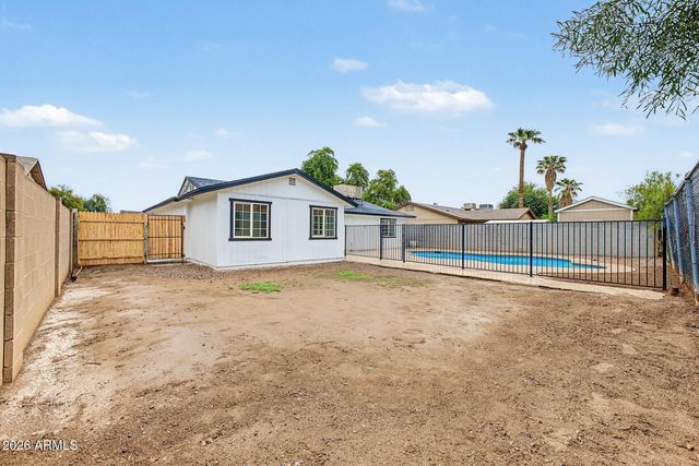 8925 W MEADOWBROOK Avenue, Phoenix, AZ 85037