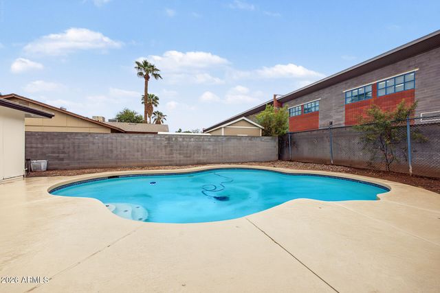 8925 W MEADOWBROOK Avenue, Phoenix, AZ 85037