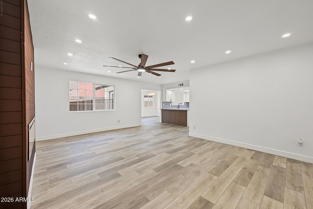 8925 W MEADOWBROOK Avenue, Phoenix, AZ 85037