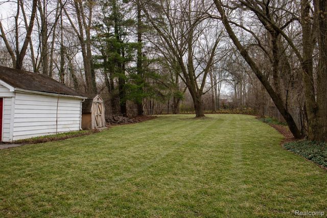 604 Trombley Drive, Troy, MI 48083