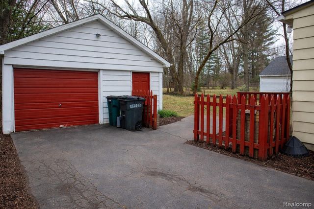 604 Trombley Drive, Troy, MI 48083