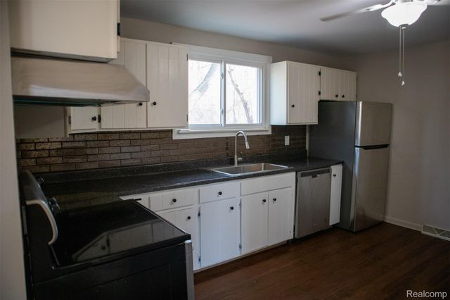 604 Trombley Drive, Troy, MI 48083