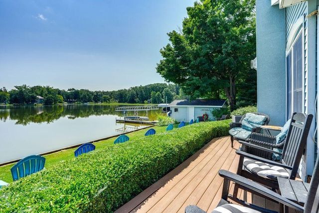 51479 Summit Street, Paw Paw, MI 49079